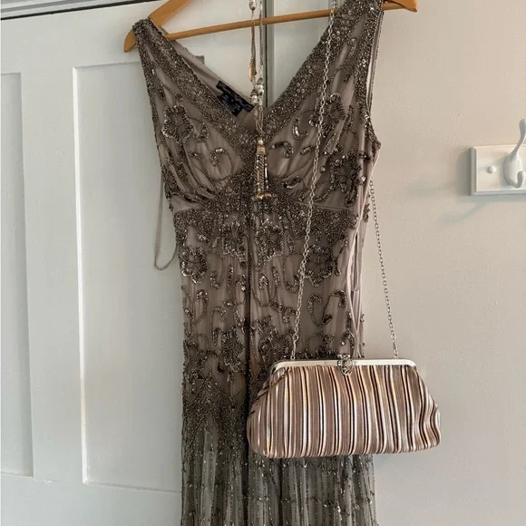 Mother of the Bride/Groom Gown - PisarroNights Size 8. - Picture 3 of 12